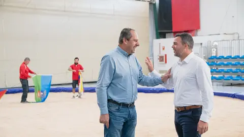 Jacobo Medina con el consejero de Dreportes, Juan Monzón.