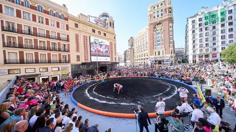 Luchadores en Plaza Callao