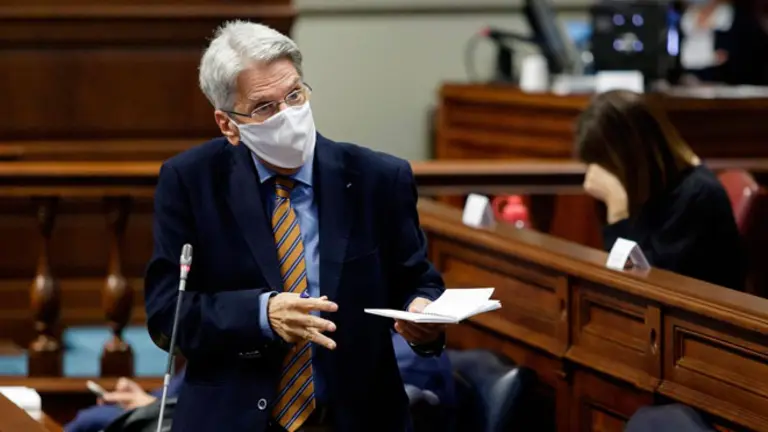 Julio Pérez en el Parlamento