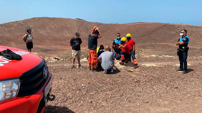 Momento en el que la senderista es atendida
