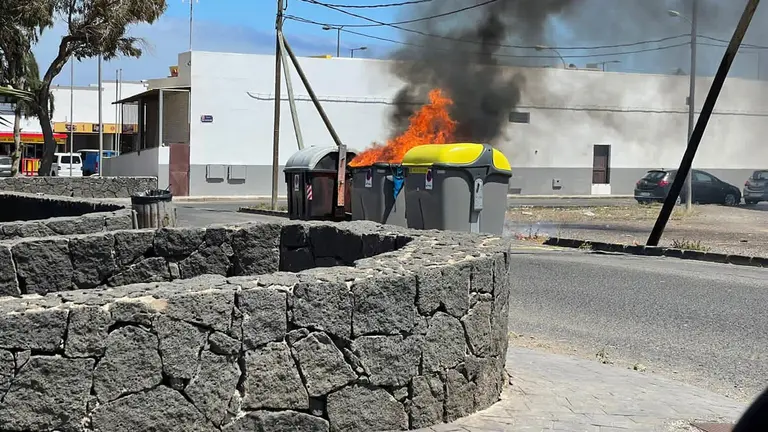 Incendio contenedor en Arrecife