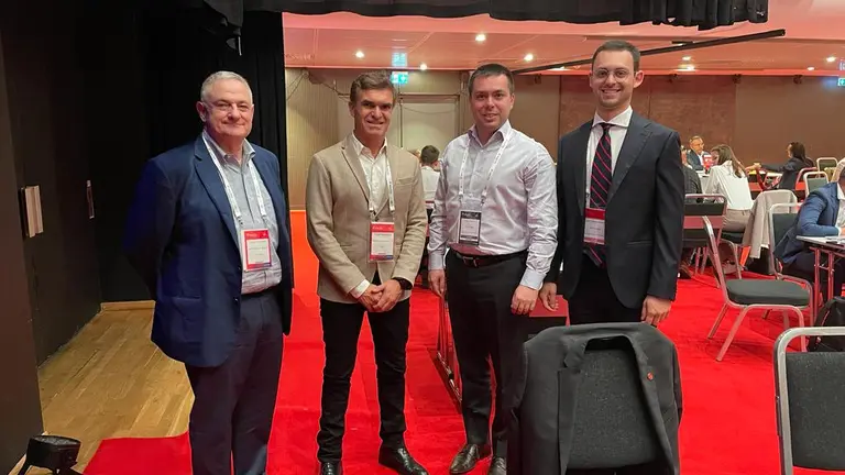 Héctor Fernández, CEO de Turismo Lanzarote, segundo por la izquierda