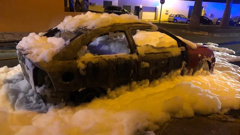 Vehículo quemado en Argana Alta