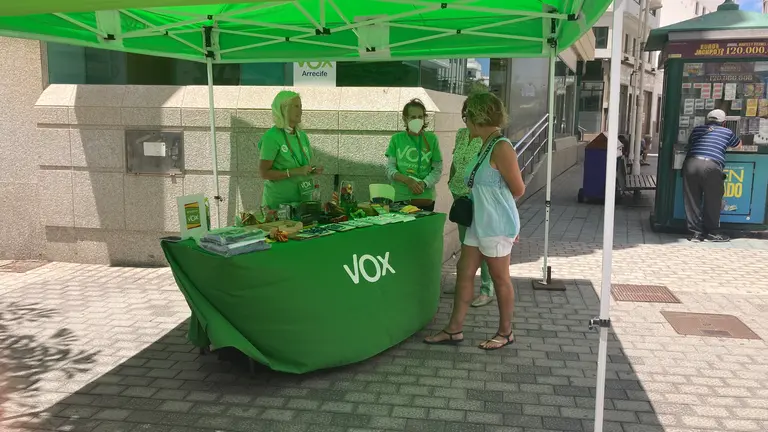 Mesa informativa de VOX en Arrecife