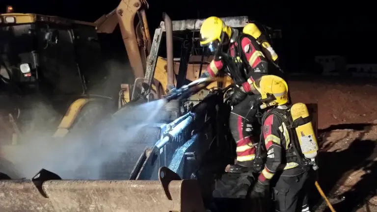 Incendio pala mecánica