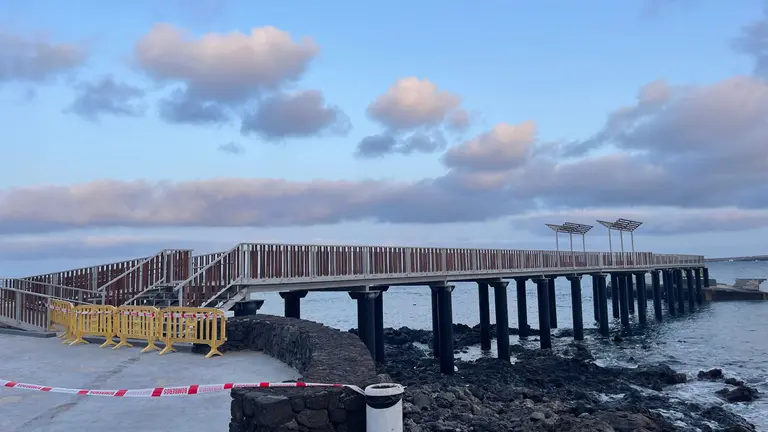 Pasarela de Arrieta precintada