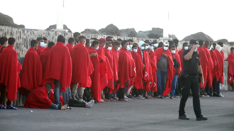 Personas migrantes llegadas a la isla (FOTO: José Luis Carrasco)