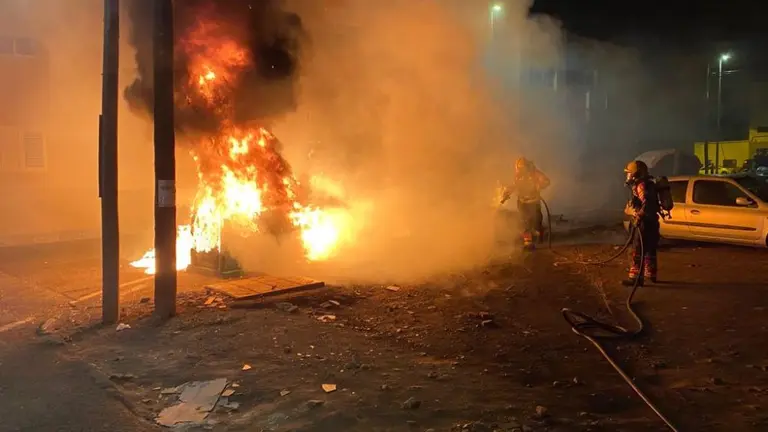 Uno de los contenedores que han ardido en Arrecife
