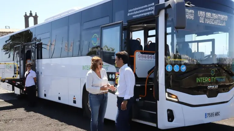 Presentación de las guaguas frente al Castillo de San José