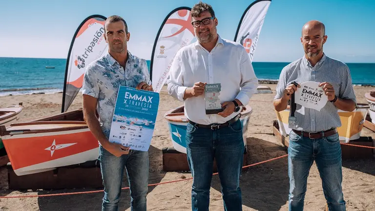 Presentación de la travesía a nado