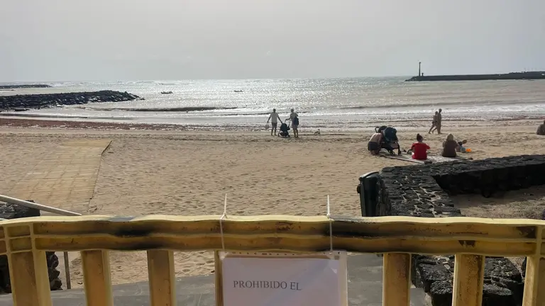 Playa de Las Cucharas cerrada