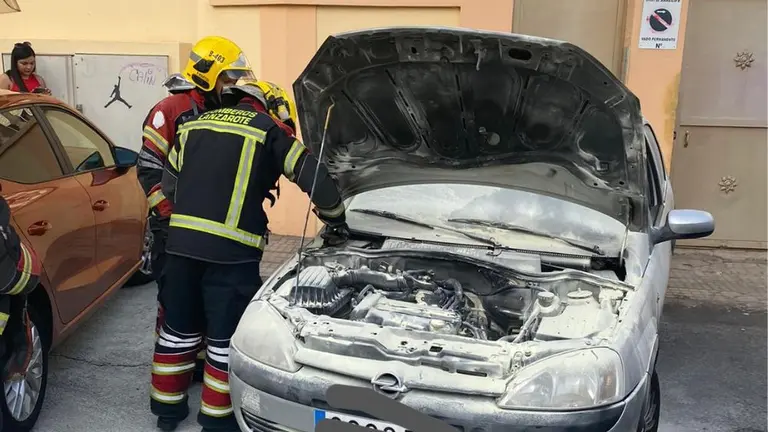 Estado del vehículo incendiado en Arrecife