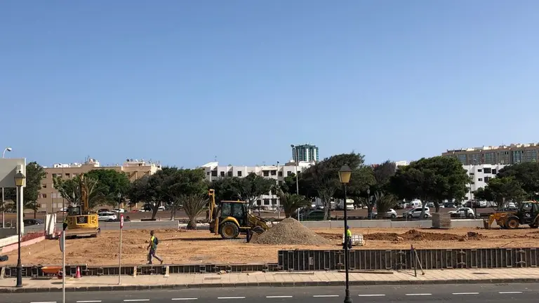 Obreros en una construcción en Lanzarote
