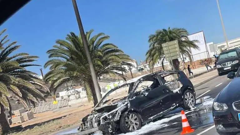 Coche incendiado