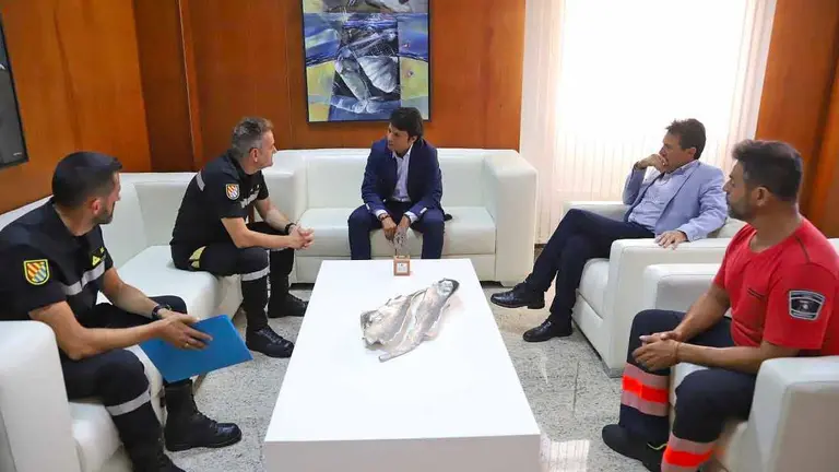 El Cabildo recibe al comandante jefe de la UME