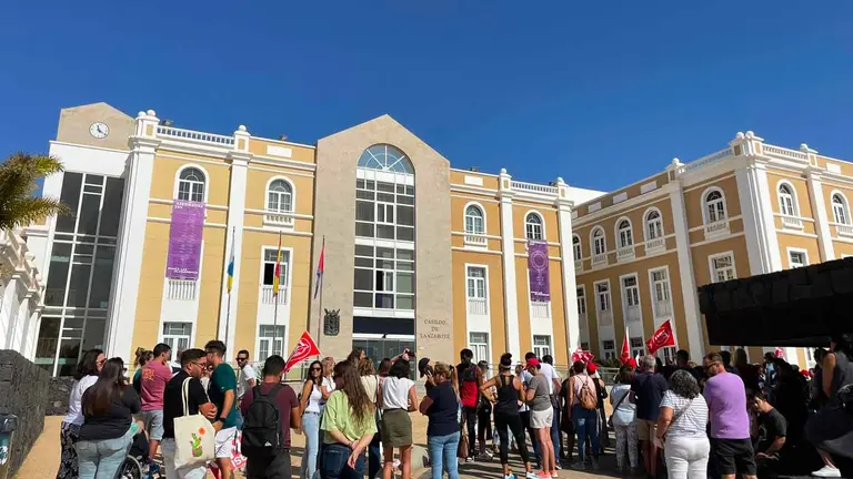 Manifestación de ADISLAN en el Cabildo. Imagen de archivo.