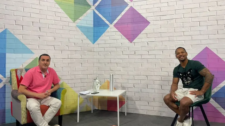 Ray Zapata en la entrevista en el Magazine