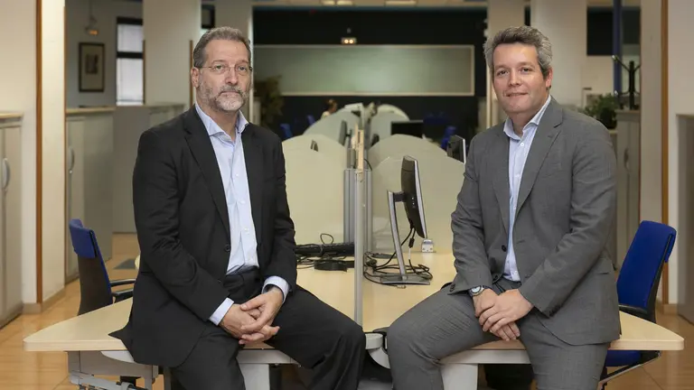 Juan Flores, director territorial de Telefónica España en Canarias, y Eduardo Prieto, director de IT de HiperDino