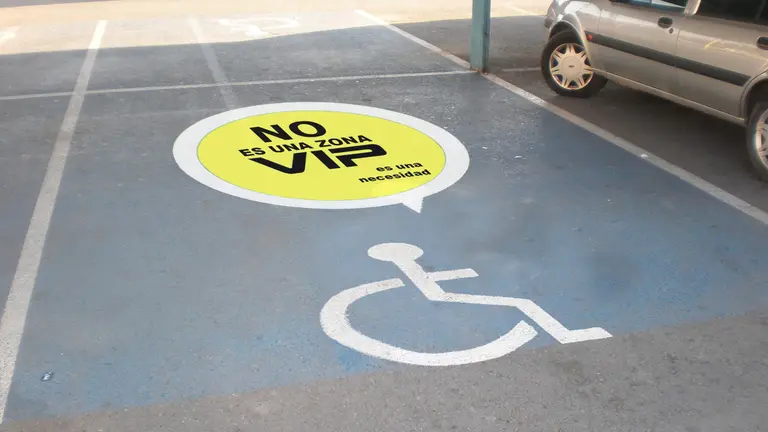 Plaza de aparcamiento para personas con movilidad reducida
