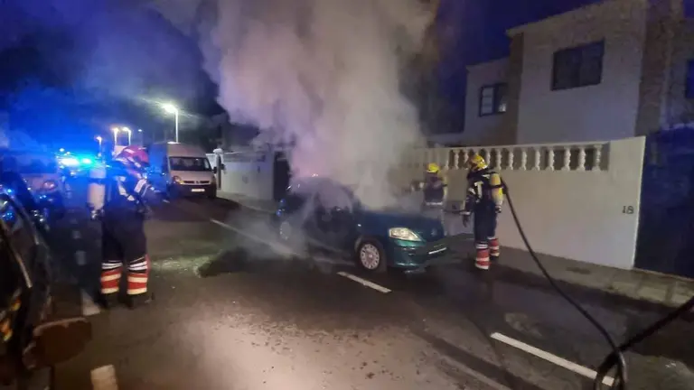 Coche incendiado