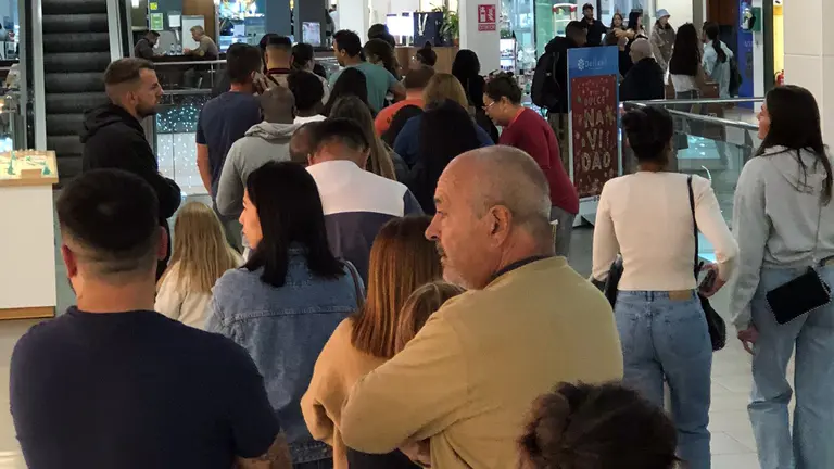 Aspecto de la Administración de Lotería del Deiland, este miércoles a las 21:00 horas