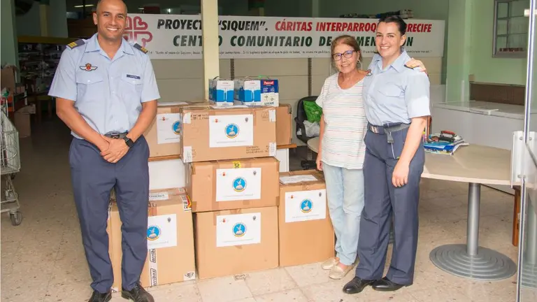 Entrega de alimentos a Cáritas