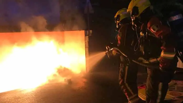Los bomberos sofocan los incendios en Tinajo
