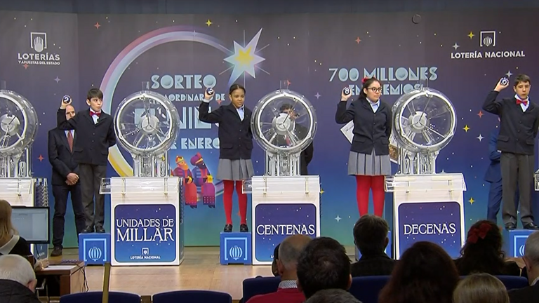 Momento de la extracción del segundo premio. FOTO: ARCHIVO