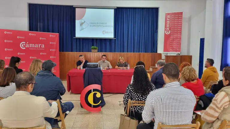 Reunión de la Cámara de Comercio en La Graciosa