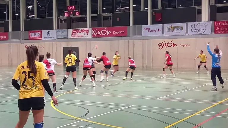 Un momento del partido del CB Puerto del Carmen