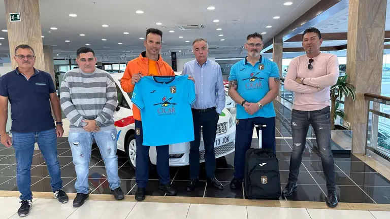 Nueva indumentaria de los árbitros de la Lucha Canaria