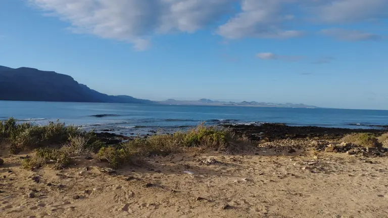 Vista de Famara desde La Graciosa.
