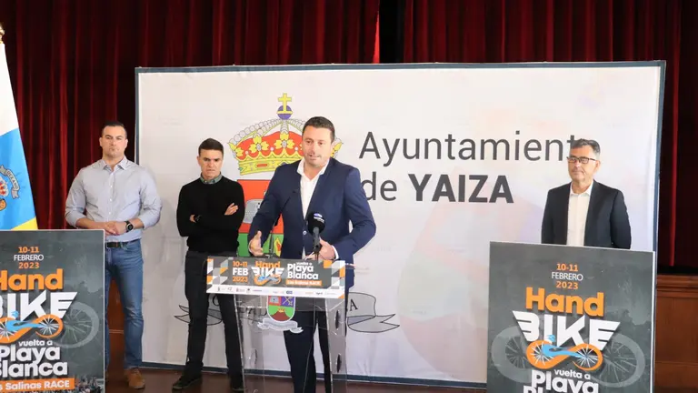 Presentación de la vuelta en handbike a Playa Blanca