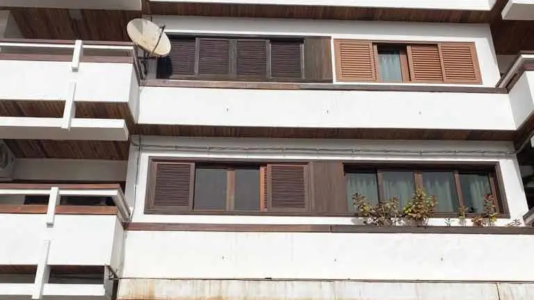 Edificio donde encontraron a la persona fallecida