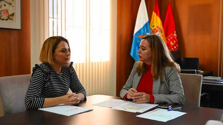 Noemí Santana y María Dolores Corujo