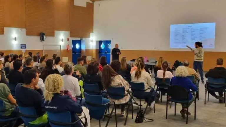 Profesionales sanitarios se forman en lenguaje de signos