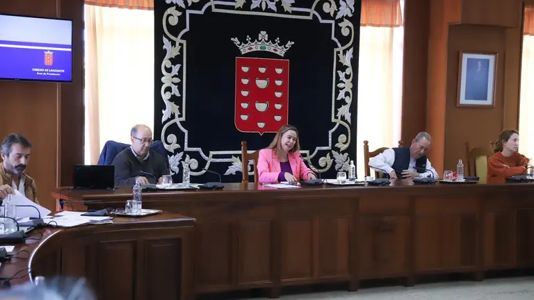 Presidencia del Cabildo de Lanzarote durante un pleno