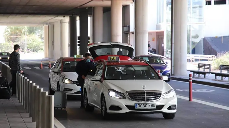 Taxi en el aeropuerto.