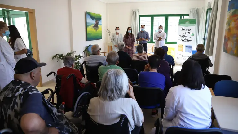 Terceros en edad primeros en Reciclar