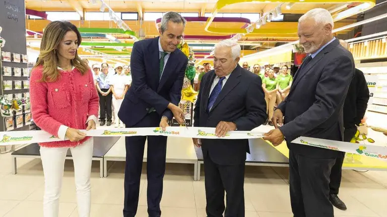 Apertura de la nueva tienda de HiperDino en Santa Brígida (Gran Canaria).