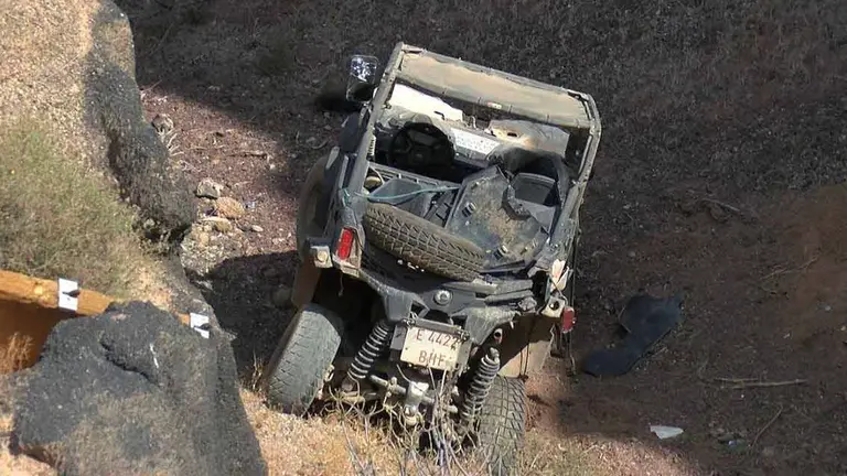 Vehículo precipitado en el rofero de Guatiza
