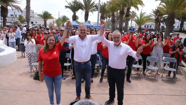 Dolores Corujo, Mendoza y Ángel Víctor Torres