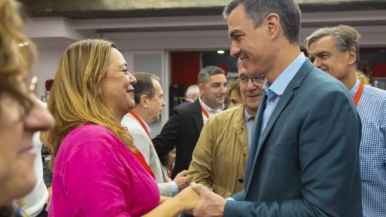 Pedro Sánchez y María Dolores Corujo en el Comité Federal del PSOE