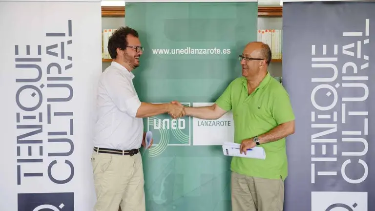 Convenio entre Tenique y la UNED