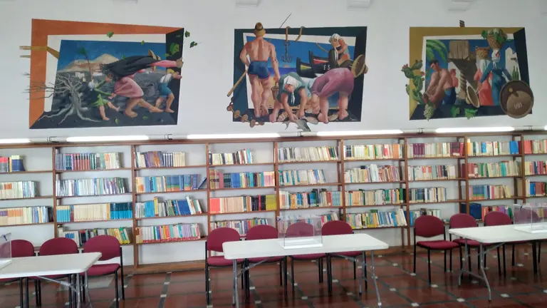 El antiguo Parador de Turismo vuelve a ser colegio electoral.