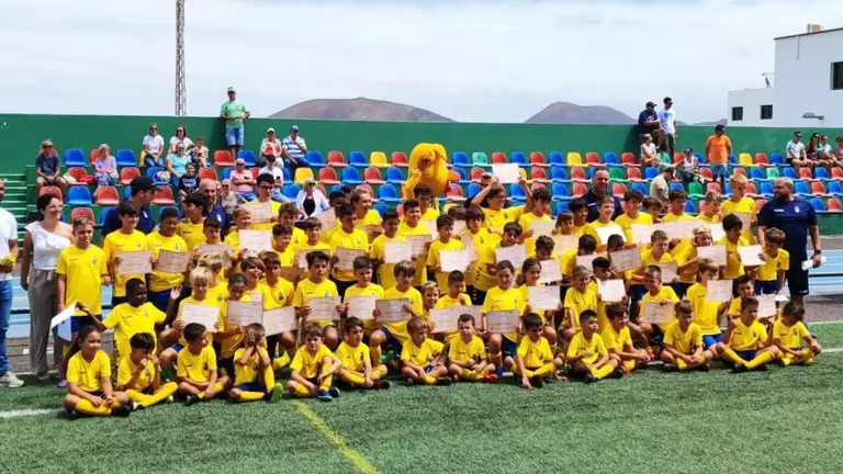 Grupo de participantes del campus.