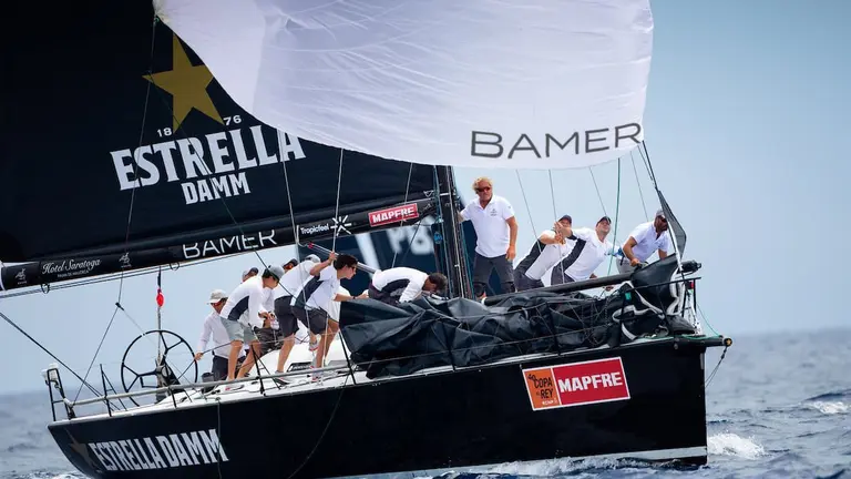Barco regatas Bamer-EstrellaDamm