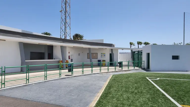 Nuevos vestuarios campo de fútbol.