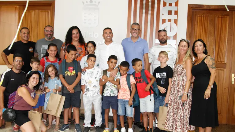 Recepción del Cabildo a los niños saharauis.