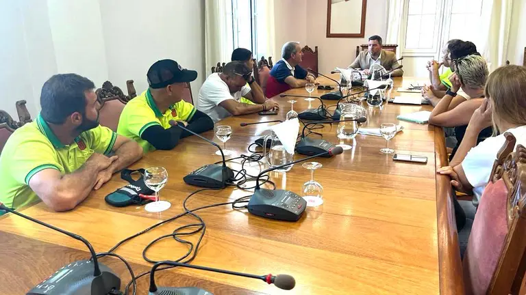 Reunión del Cabildo con el equipo del servicio de márgenes de carreteras.
